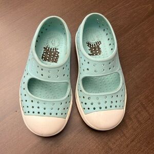 Native Size C7 kids shoes. Summer fun!